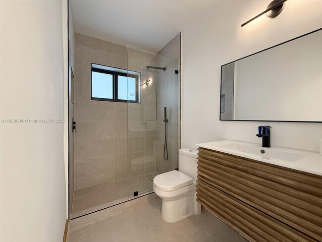 Building Photo - 7132 SW 65th Ave