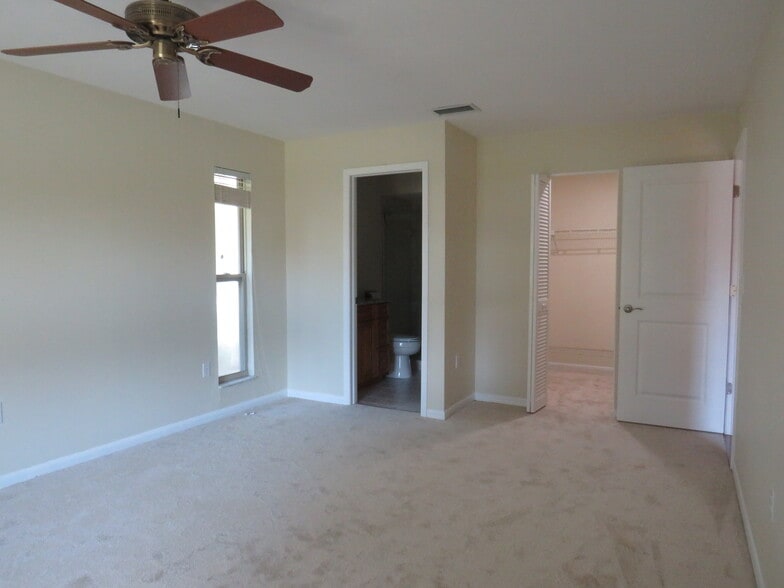 Building Photo - 251 Hidden Brook Dr