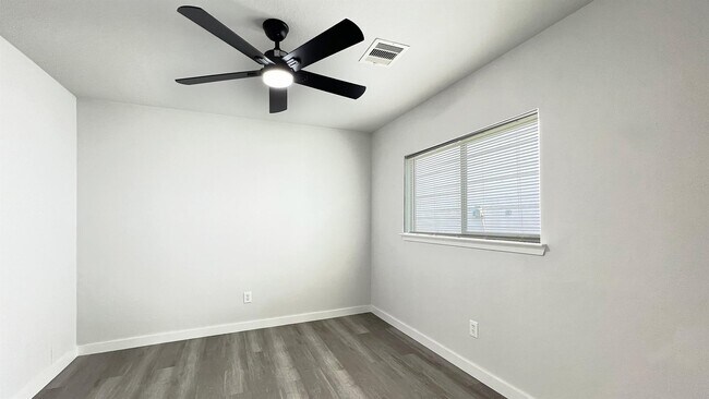 Building Photo - 20917 Patriot Park Ln