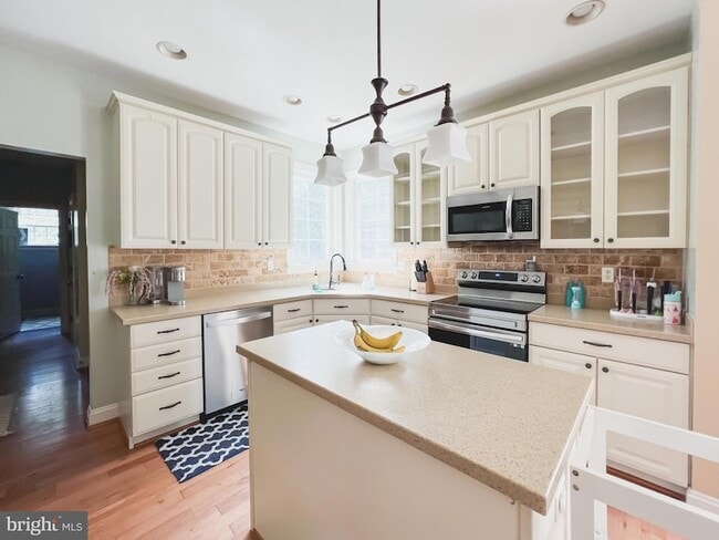 Building Photo - 41855 Meynard Ct