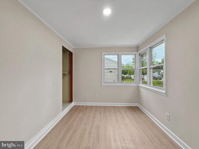 Building Photo - 7905 Greenleaf Rd