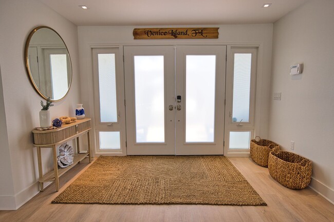 Building Photo - Seasonal Venice Island Pool Home half block from Golden Beach deeded access to the Gulf!