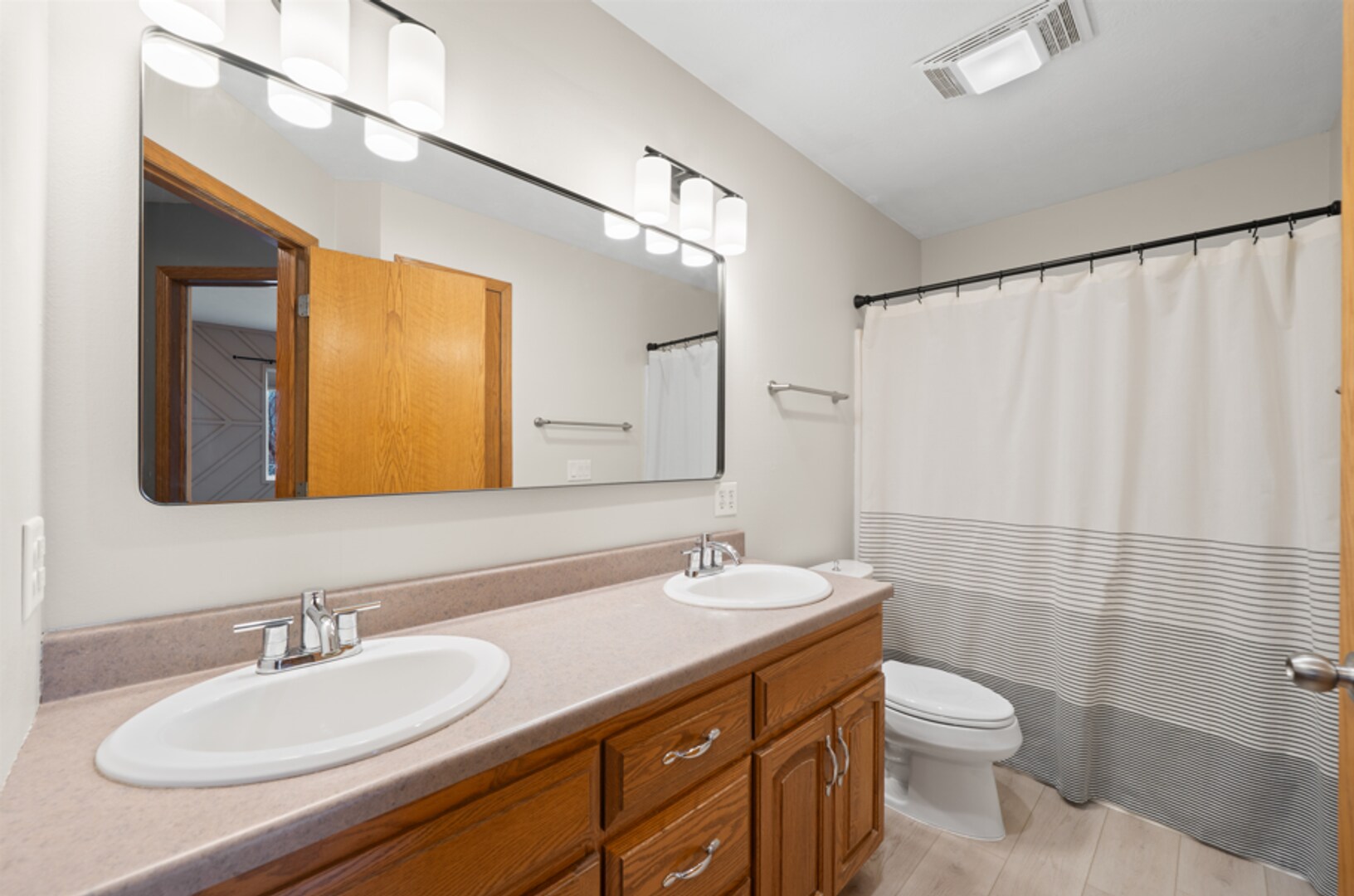 Building Photo - 1202 E 61st St