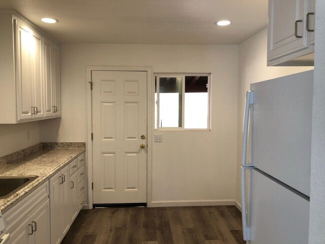 Building Photo - 20396 N Sunshine Rd