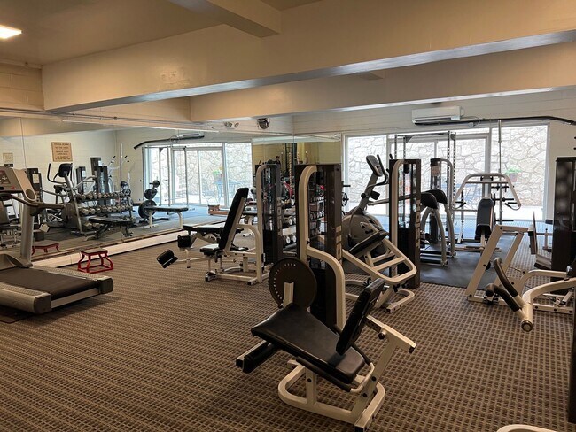 Building Photo - 2 bd/1.5 ba unit in CapHill