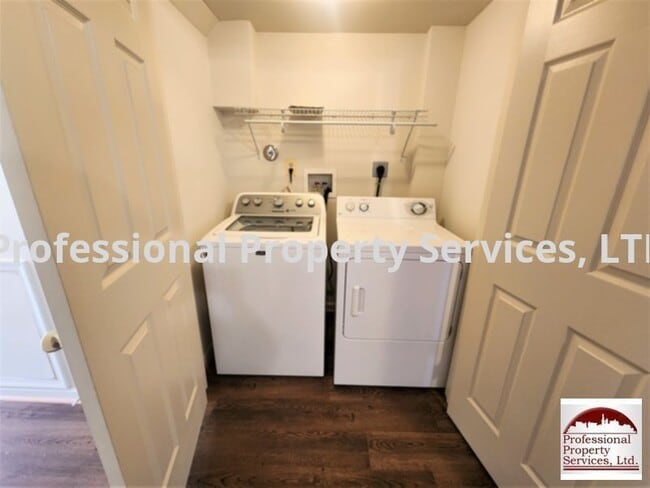 Building Photo - Nice Townhome in the North End of Town