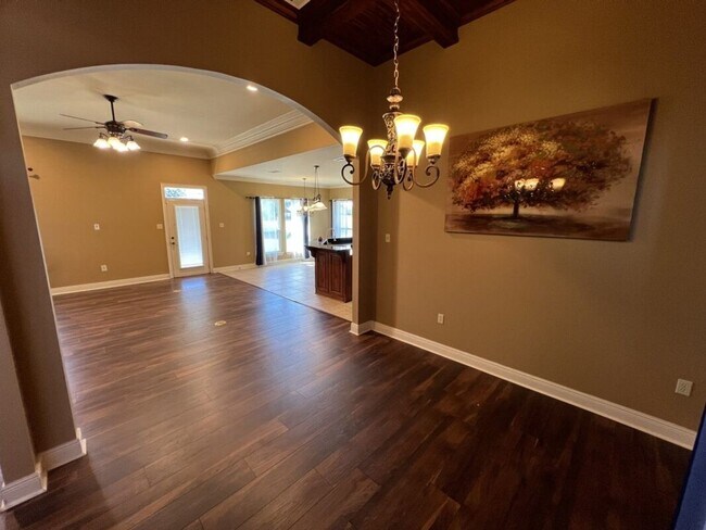 Building Photo - Must See!  Beautiful 4 bd, 3 ba home in co...