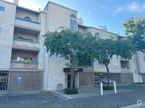 Building Photo - STUNNING 2bd/2ba PET FRIENDLY, UPDATED, LV...