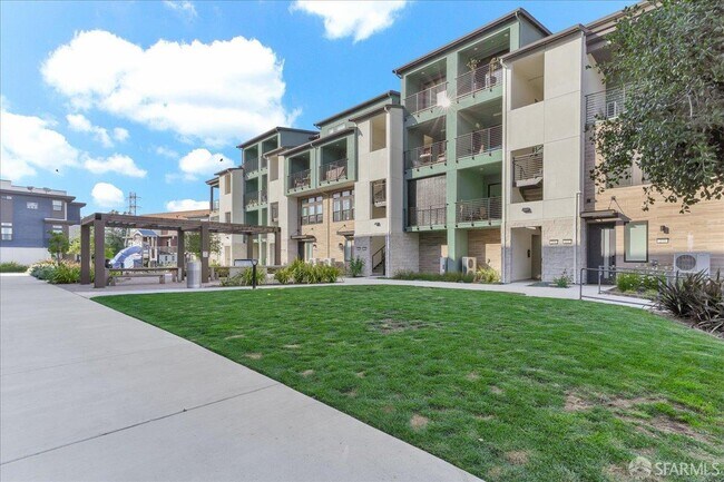 Building Photo - 210 Waters Park Cir