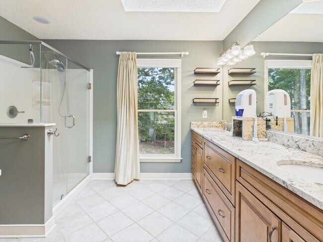 Building Photo - 6118 Walnut Landing Way