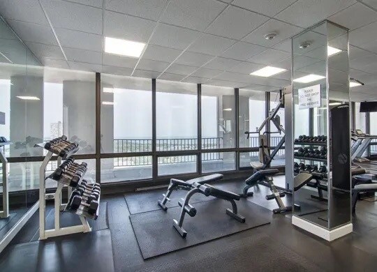 Building Photo - 530 W Hawthorne Pl