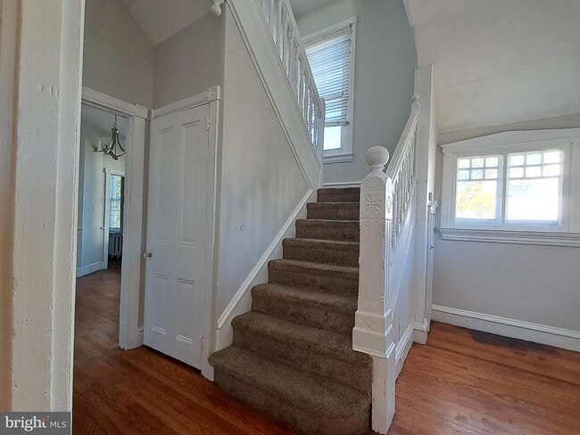 Building Photo - 108 S Clifton Ave