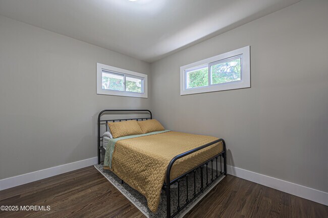 Building Photo - 472 Pinecroft Dr