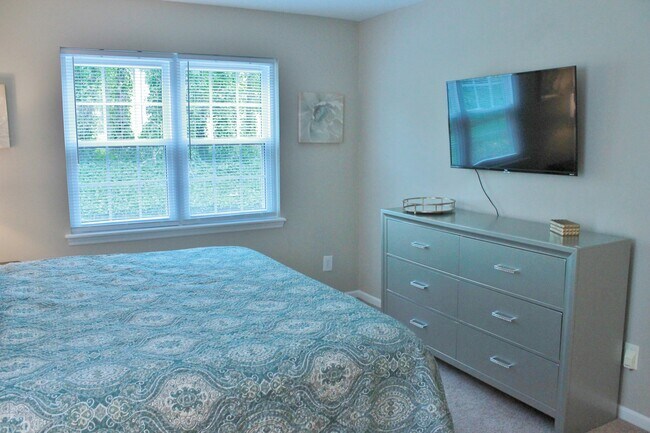 Building Photo - 7825 Renaissance Ct