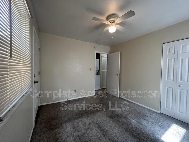 Building Photo - 934 N Wood St