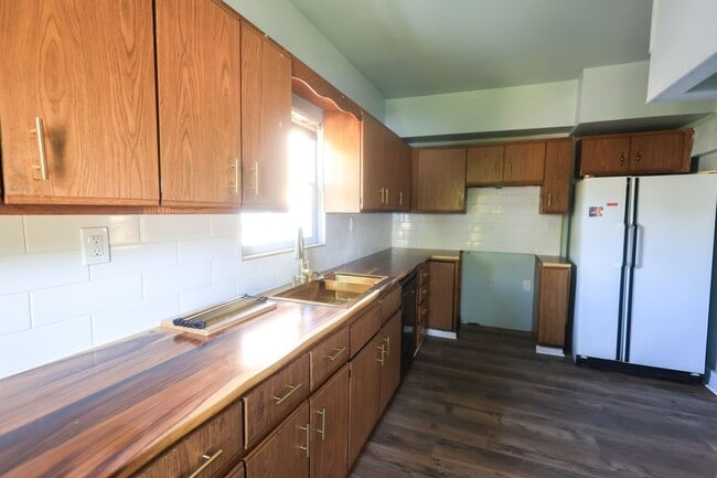 Building Photo - 13609 Melzer Ave