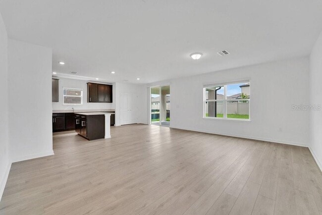 Building Photo - 33460 Binding Ties Ln