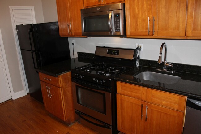 Building Photo - 5024 N Winthrop Ave