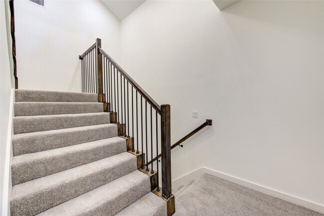 Building Photo - 2930 El Fenice Ln