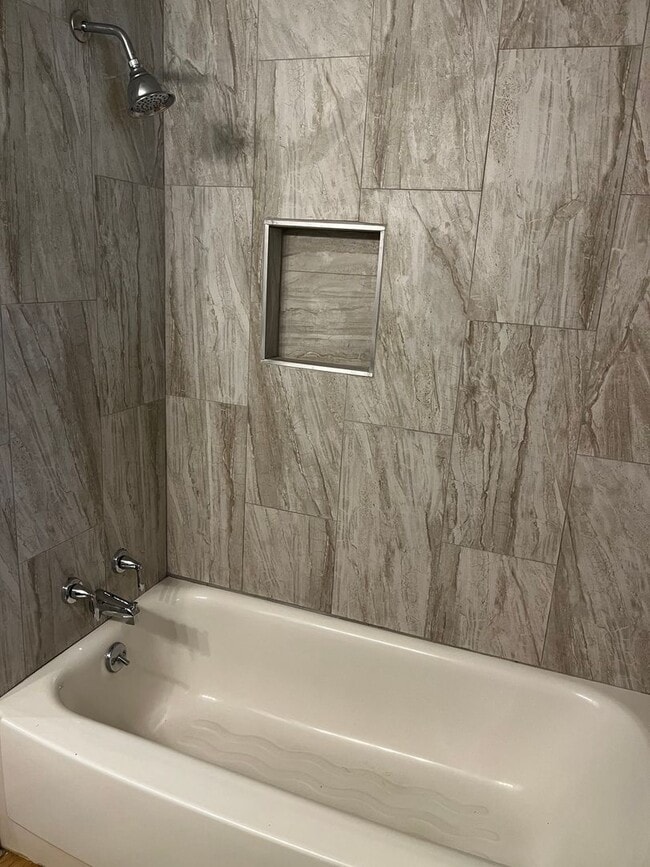 Building Photo - 3 Bed/1 Bath Ranch for rent in Brandon!