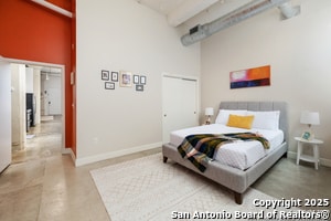 Building Photo - 1401 S Flores St
