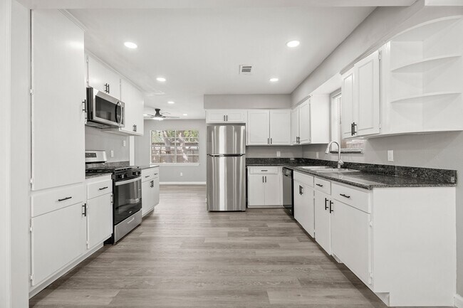 Building Photo - 2707 Mt Vernon Dr