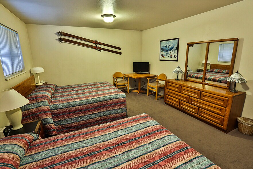 Building Photo - 3298 E Fort Union Blvd