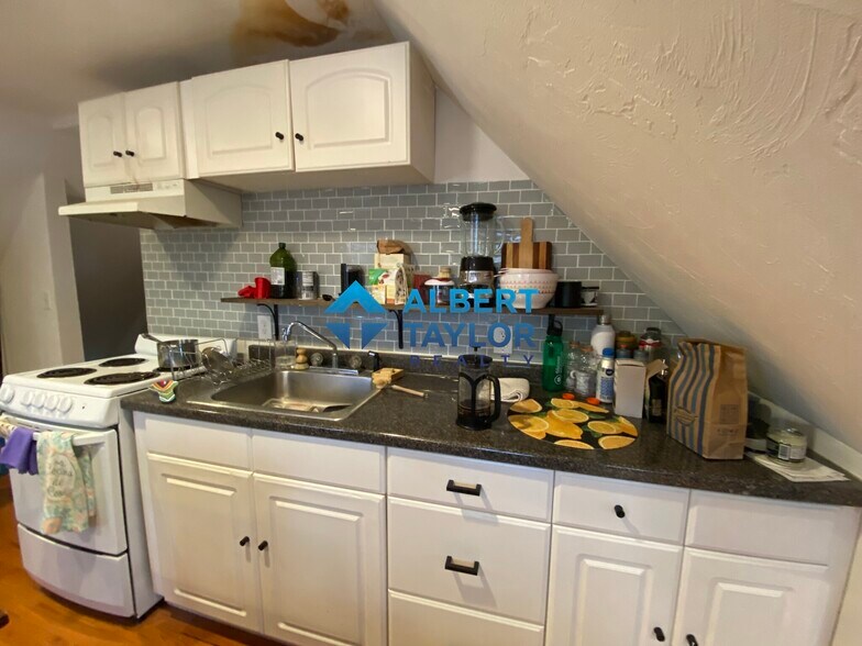 Building Photo - 339 Centre St