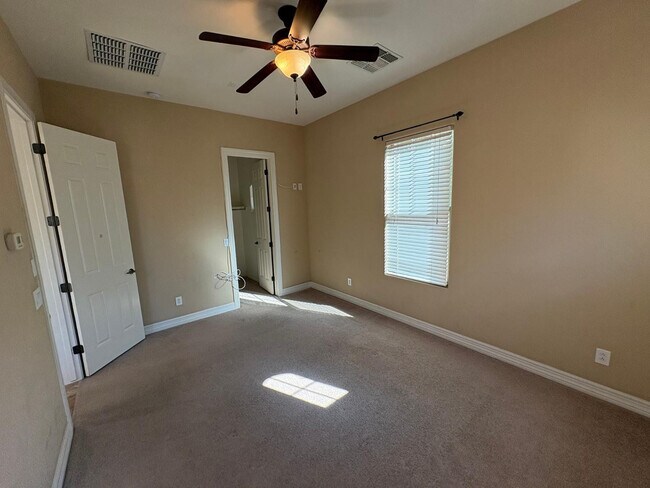 Building Photo - 15234 W Voltaire St