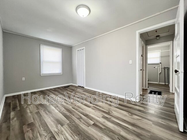 Building Photo - 507 Arthur Ave