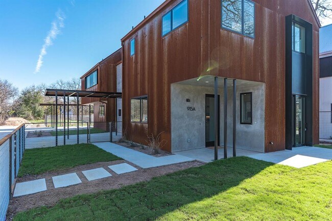 Building Photo - 915 Tillery St