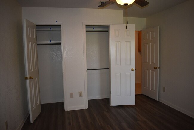 Building Photo - 907 Crymes Ln