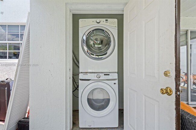 Building Photo - 13990 SW 160th Terrace