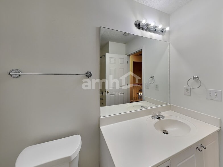 Building Photo - 5705 Wandering Vine Trl SE