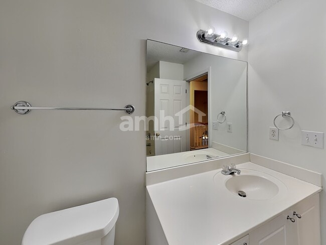 Building Photo - 5705 Wandering Vine Trl SE