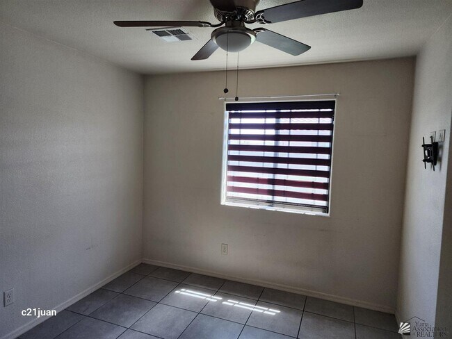 Building Photo - 3988 E Hoyos St