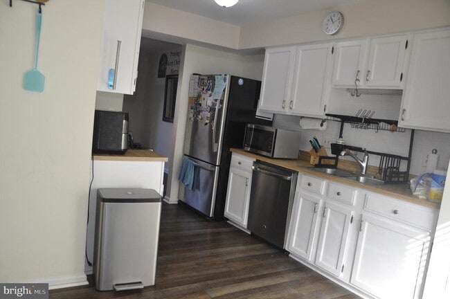 Building Photo - 6022 Basingstoke Ct