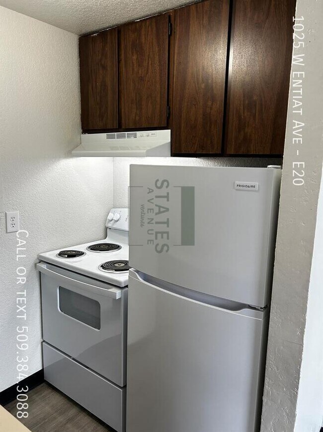 Building Photo - 1025 W Entiat Ave