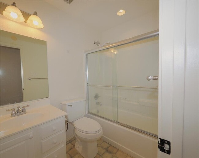 Building Photo - 4604 Woodstock Dr