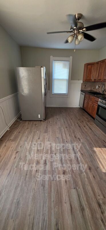 Building Photo - 3062 W 51st St