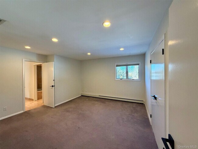 Building Photo - 5 Glen Hill Ct