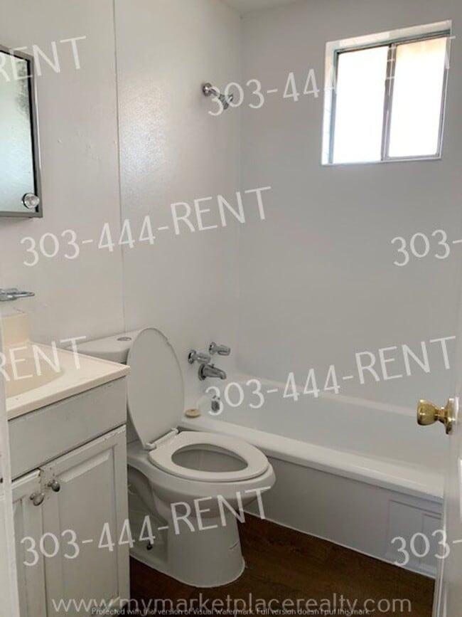 Building Photo - 3 bedrooms, 1 bathroom