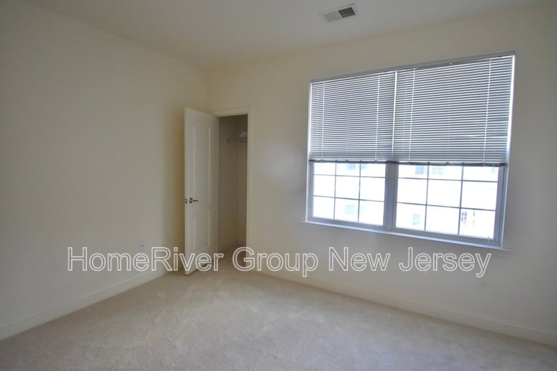 Building Photo - 4205 Ramapo Ct