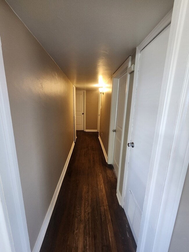 Building Photo - 3 bed 1 bath home, move in ready!