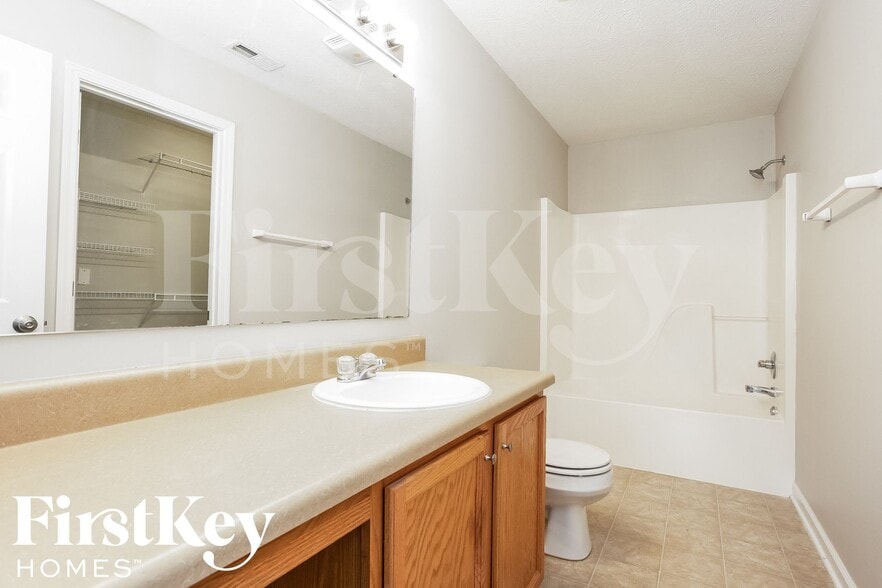 Building Photo - 10622 Deercrest Ln