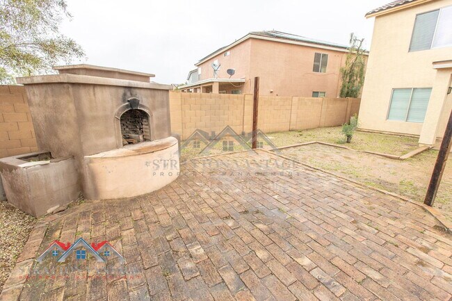 Building Photo - 110 Cholla St