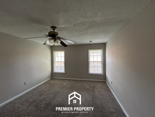 Building Photo - Large 5BR/3.5BA Home in 38125 | 2,541 Sq Ft, Vaulted Ceilings & Covered Patio