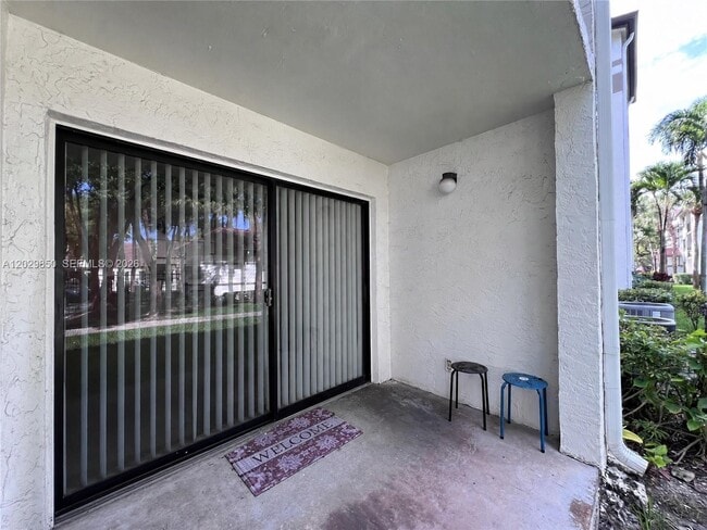Building Photo - 640 S Park Rd