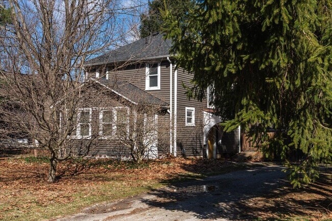 Building Photo - 751 Holmes Rd