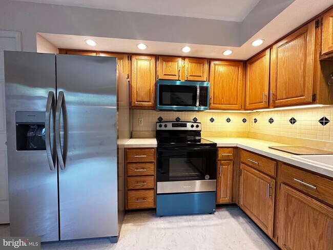 Building Photo - 9799 Mock Orange Ct